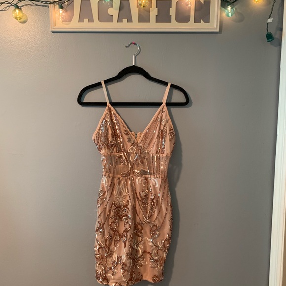 Gold sequin & mesh detailed mini NYE dress - Picture 2 of 3
